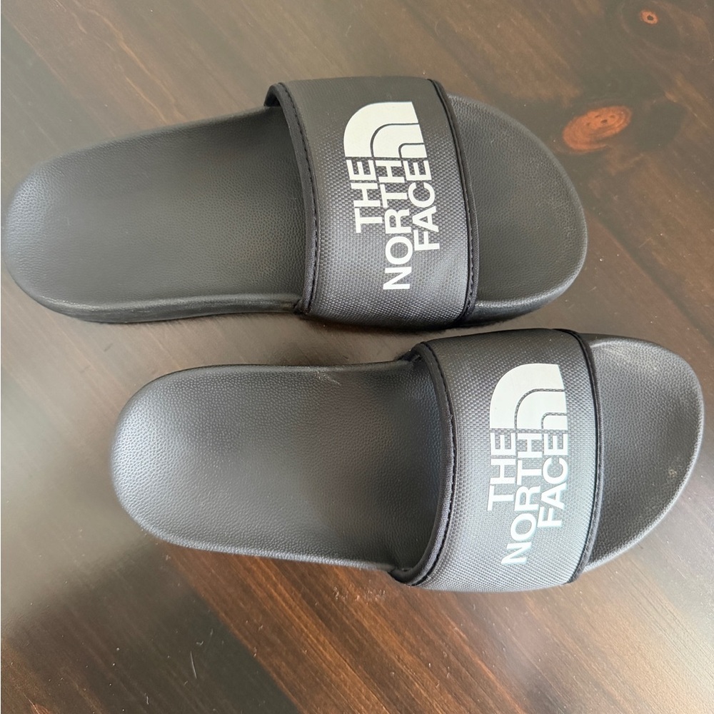 The North Face slides - Size 6